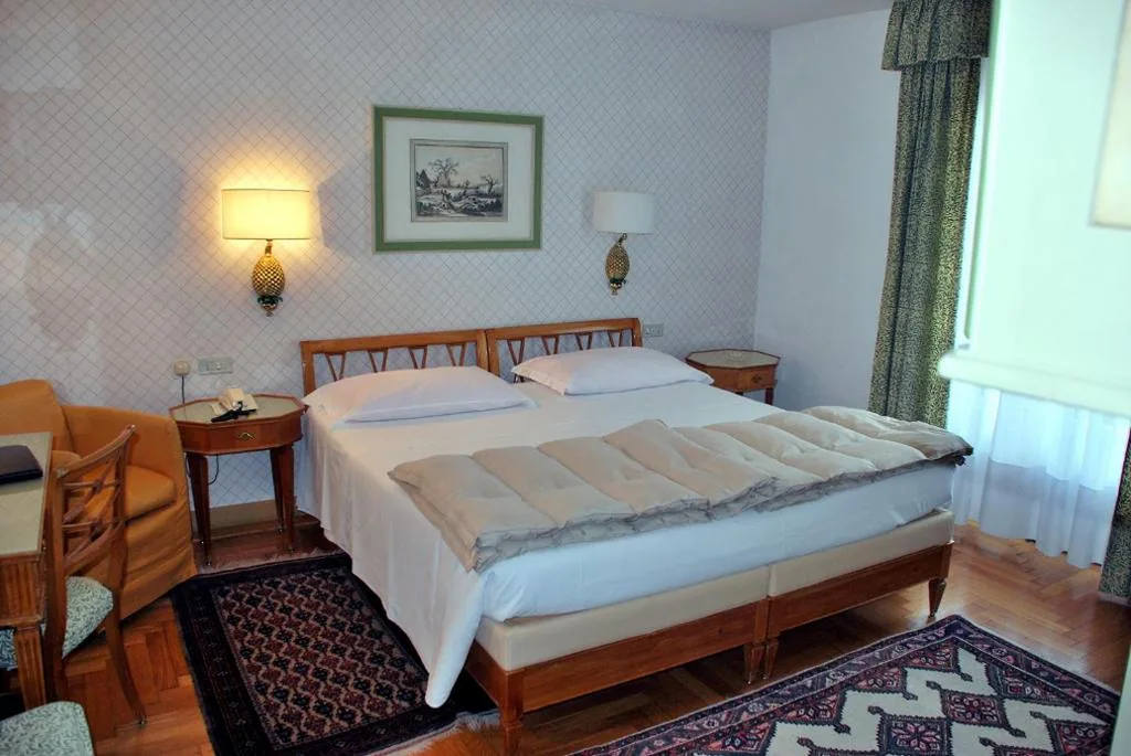 Standard Triple Room — Hotel De La Poste
