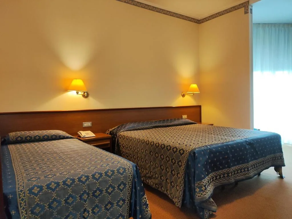 Standard Triple Room — Hotel Firenze