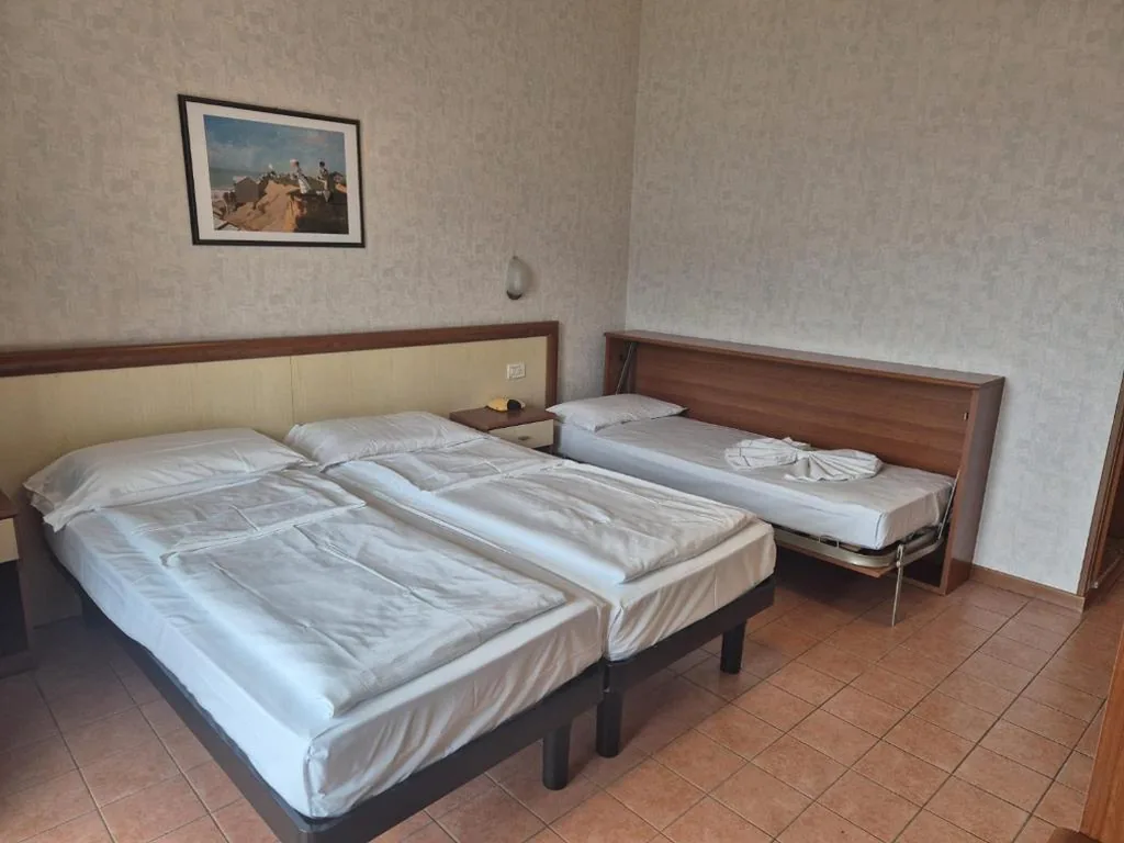 Camera Tripla Standard — Hotel Florida