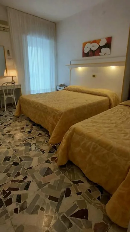 Camera Tripla Standard — Hotel Medusa