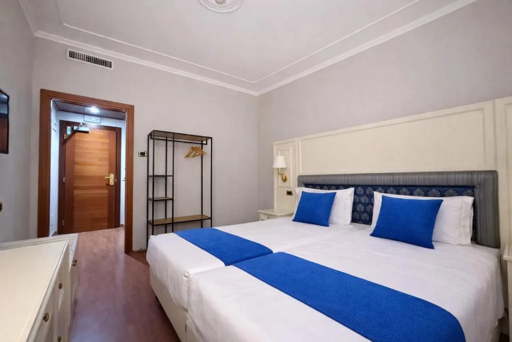Standard Triple Room — Hotel President Venezia