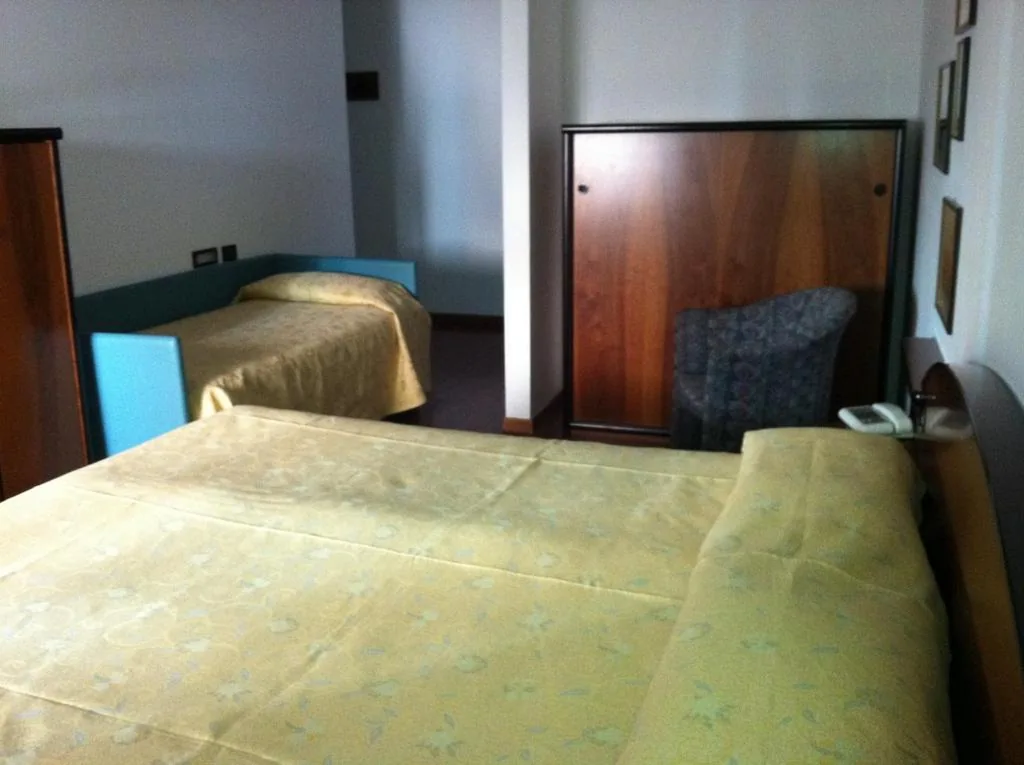 Standard Triple Room — Hotel Sagittario
