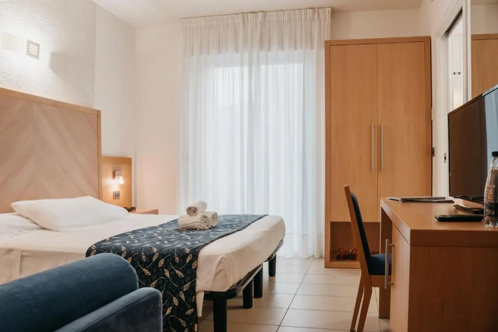 Standard Triple Room — Hotel Tropical