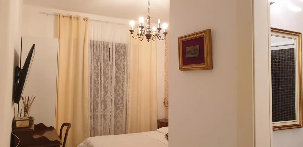 Camera Tripla Superior con Bagno Privato — Romeo & Juliet Non-Hotel