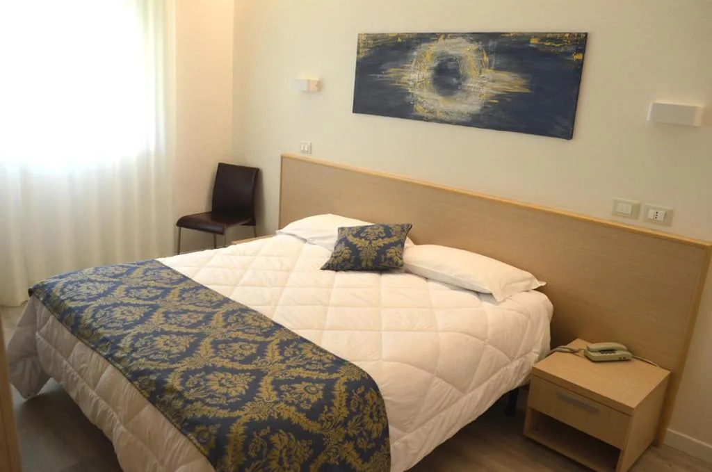 Camera Tripla Superior con Balcone — Hotel Castiglione