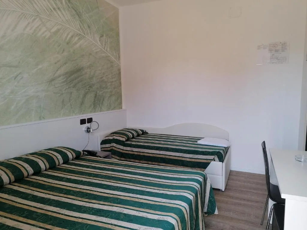 Superior Triple Room with Balcony — Hotel Villa Maria
