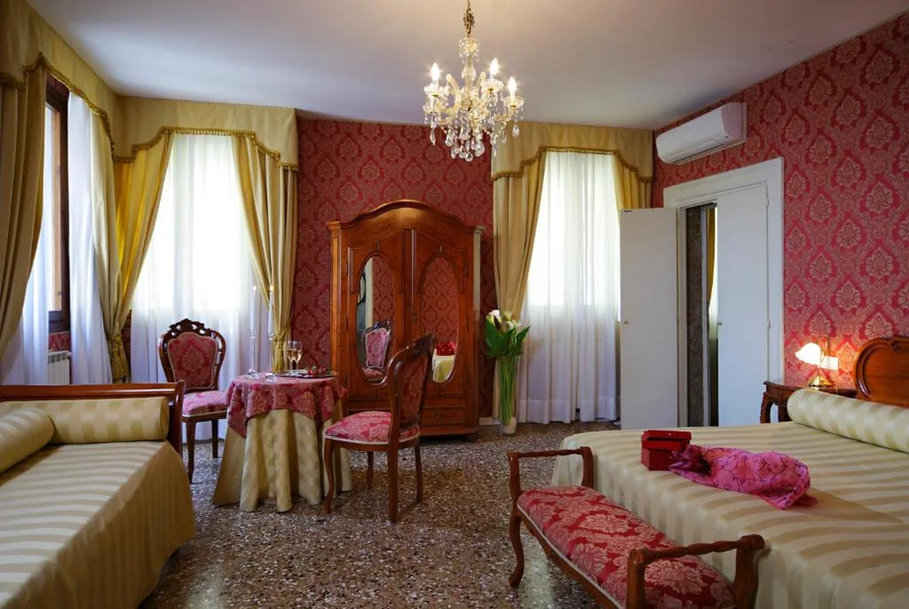 Camera Tripla Superior con Vista Canale — B&B Al Palazzetto