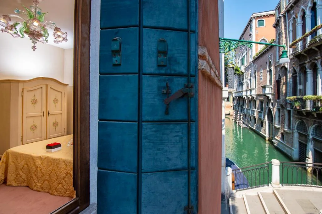 Camera Tripla Superior con Vista Canale — Hotel Mercurio