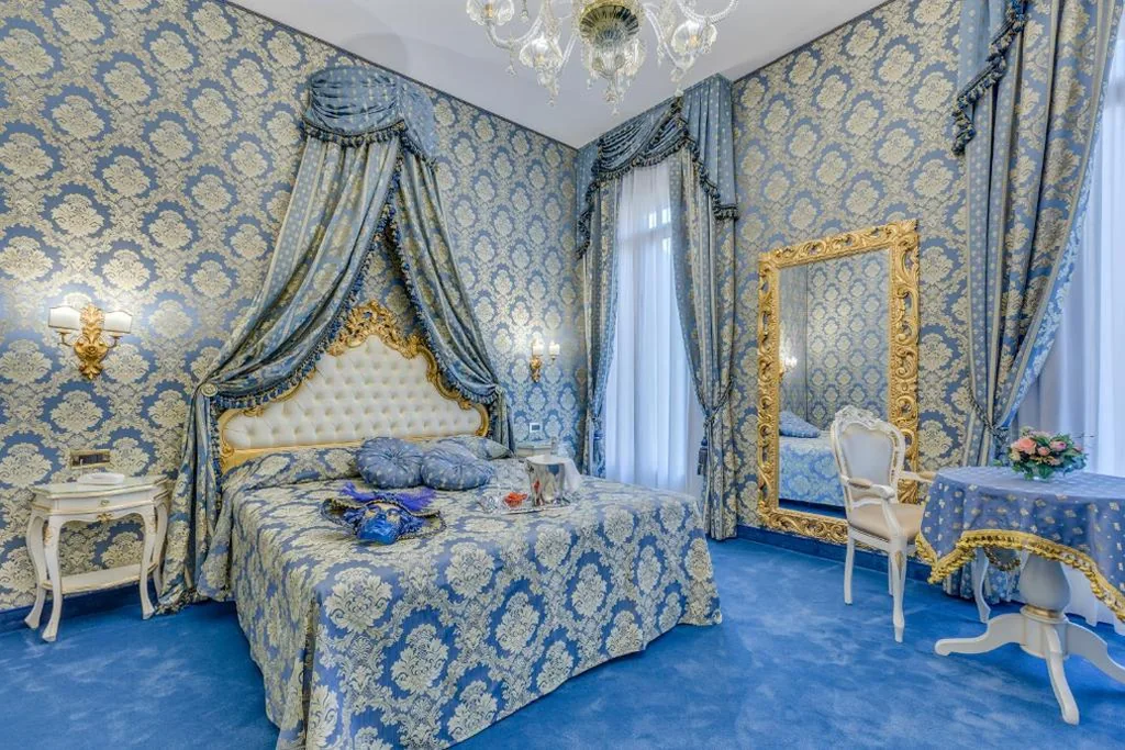 Camera Tripla Superior con Vista Canale — Residenza Veneziana