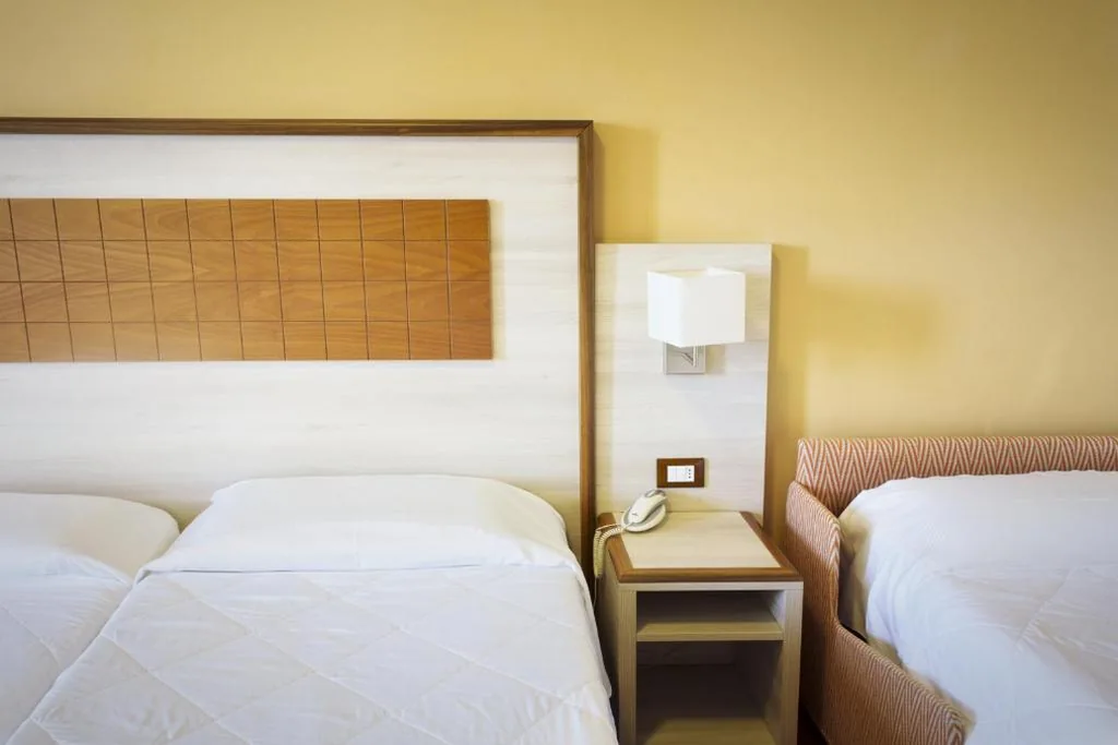 Camera Tripla Superior con Vista Lago — Aria Life Hotel
