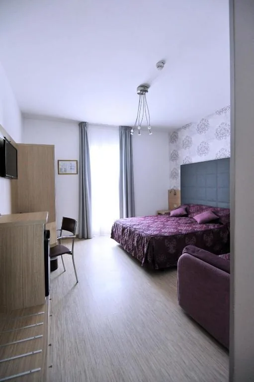 Superior Triple Room with Sea View — Hotel Marzia Holiday Queen