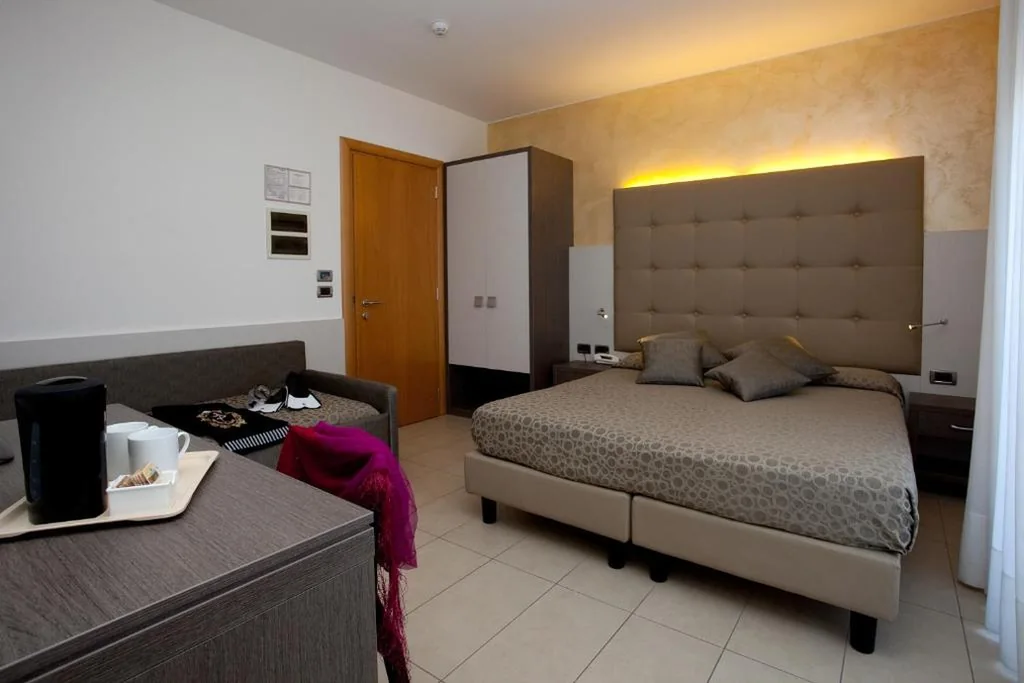 Superior Triple Room with Sea View — Hotel Tropical