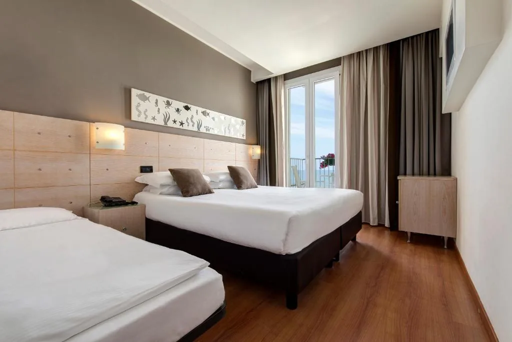 Camera Tripla Superior con Vista Mare — Victoria Frontemare Beach & Spa Hotel Jesolo