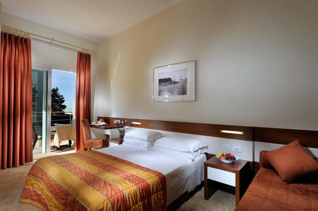 Camera Tripla Superior — Hotel Bembo