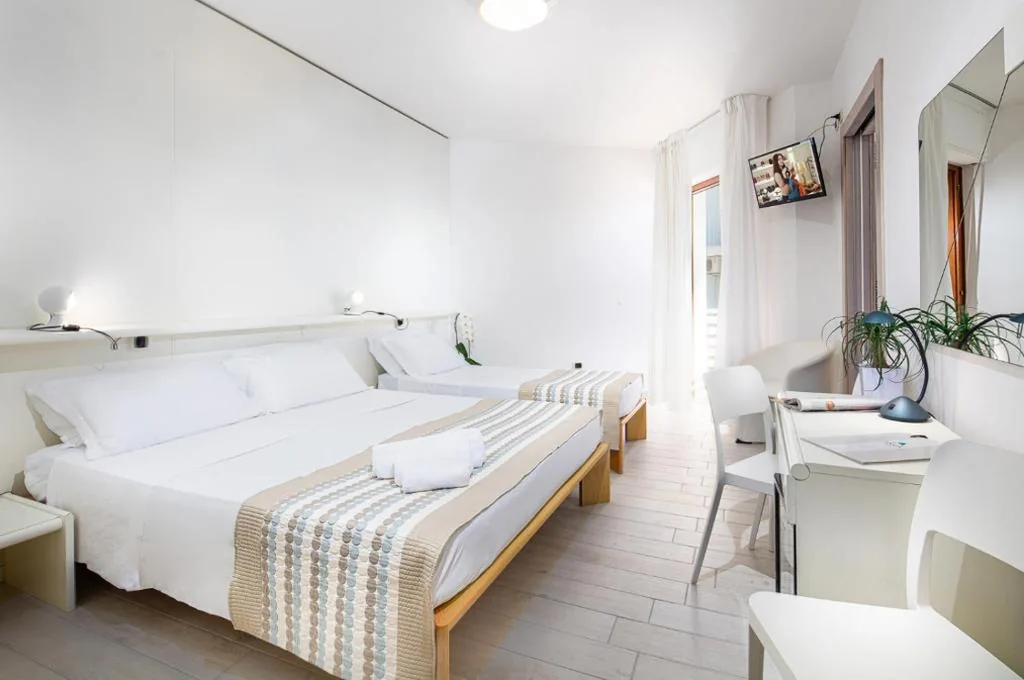 Camera Tripla Superior — Hotel Bristol