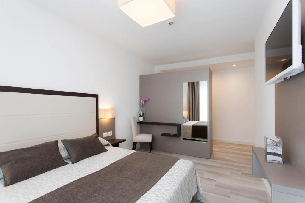 Camera Tripla Superior — Hotel Greif