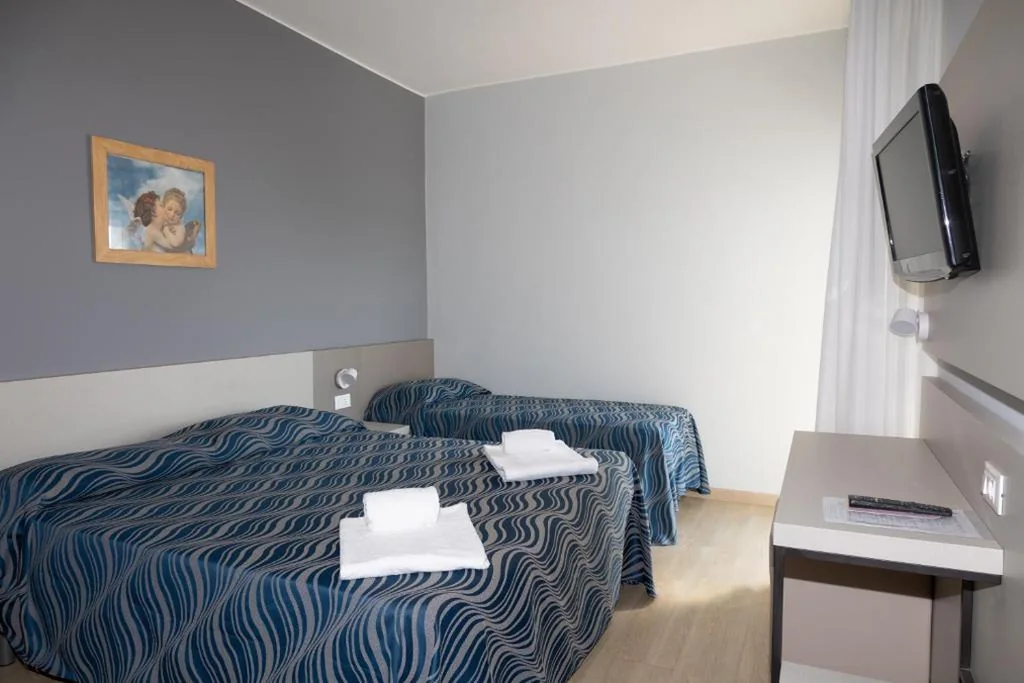 Camera Tripla Superior — Hotel Nember