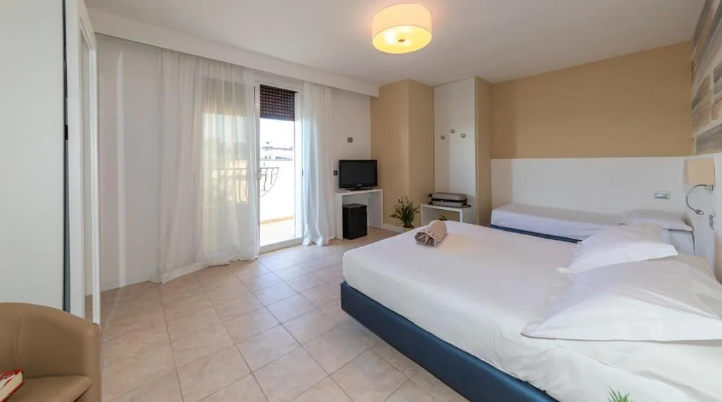 Camera Tripla Superior — Hotel Nettuno