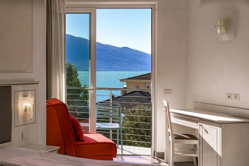 Camera Tripla Superior — Hotel Sogno del Benaco