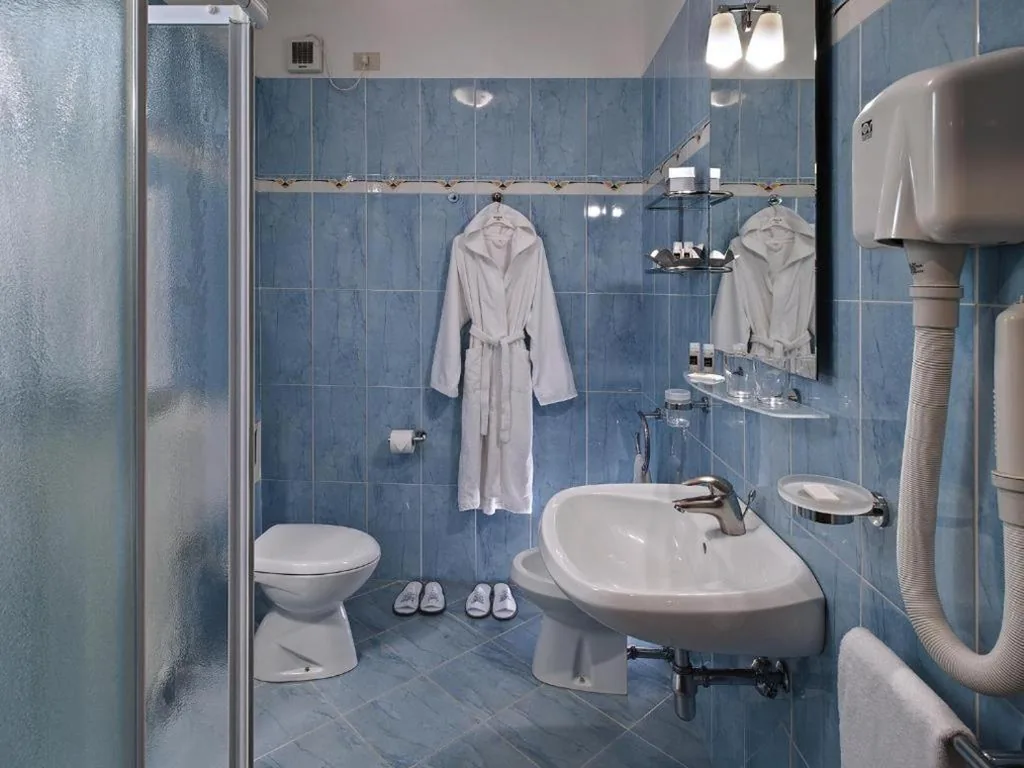 Camera Tripla Superior — Hotel Terme Marco Polo
