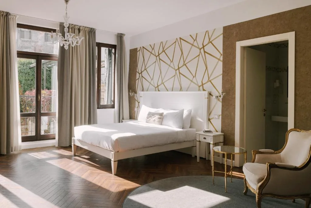 Camera Tripla Superior — iH Hotels Venezia Salute Palace