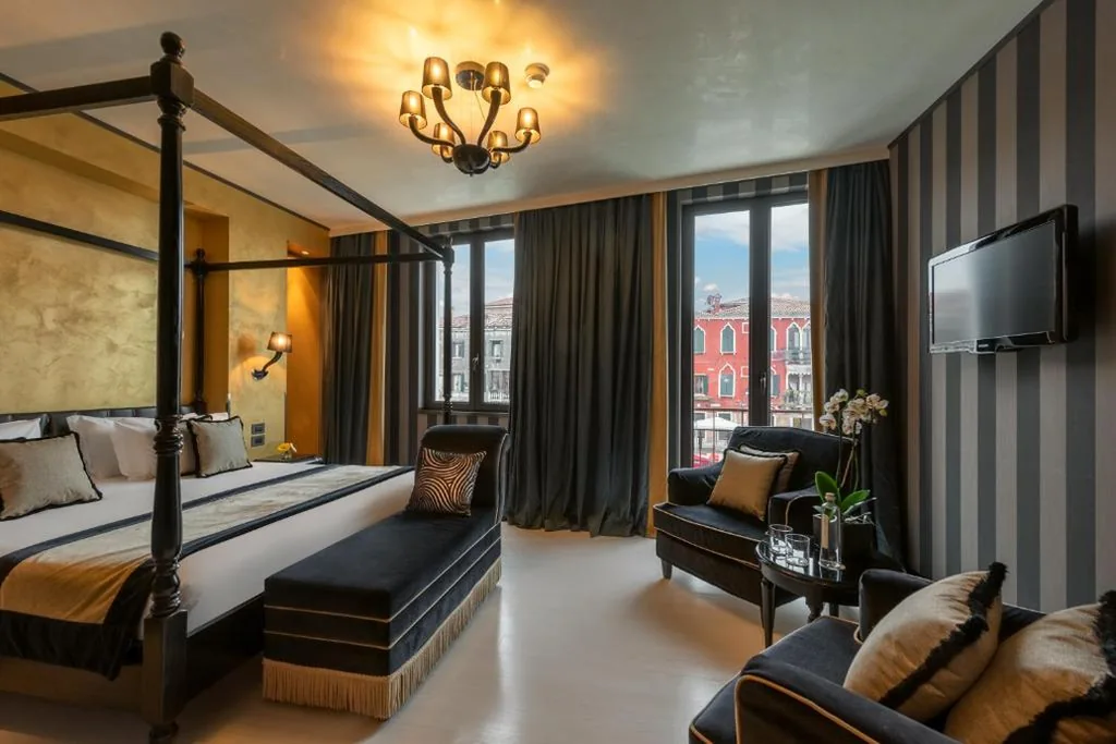 Carnival Palace – Venice Collection