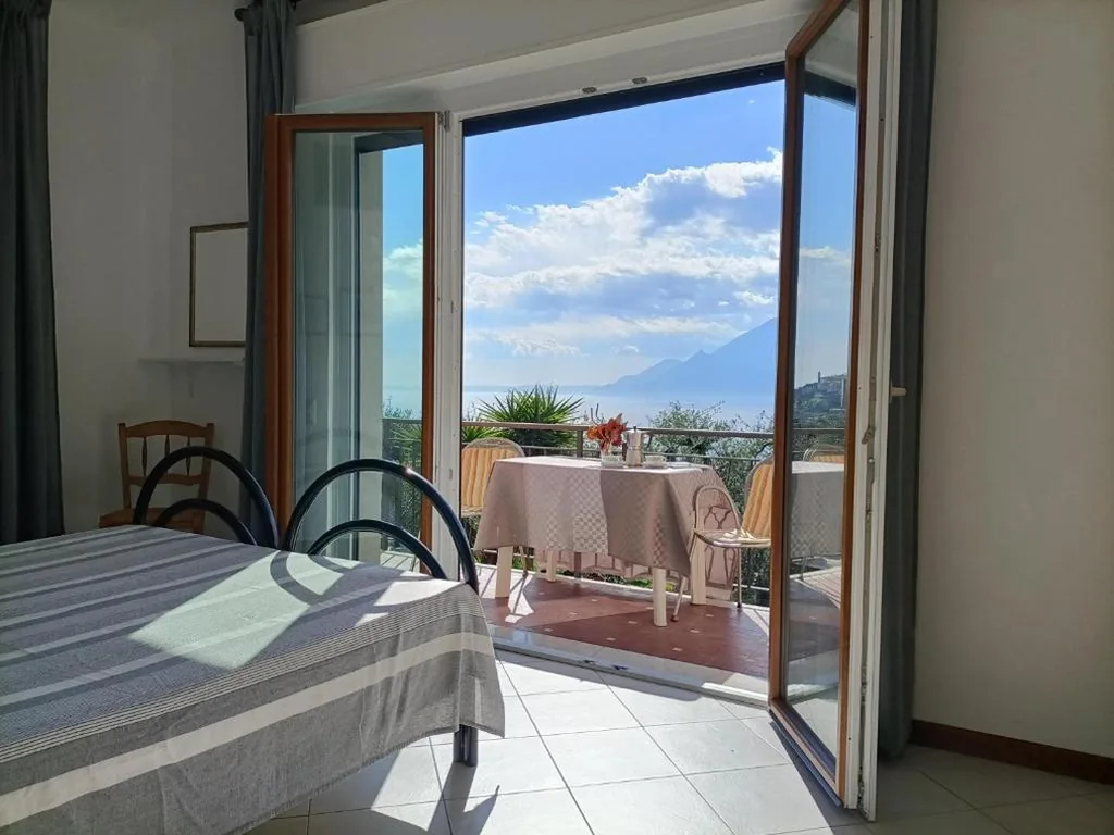 Casa con 2 Camere da Letto — Appartamenti Casa Nina, lago,montagne, uliveti