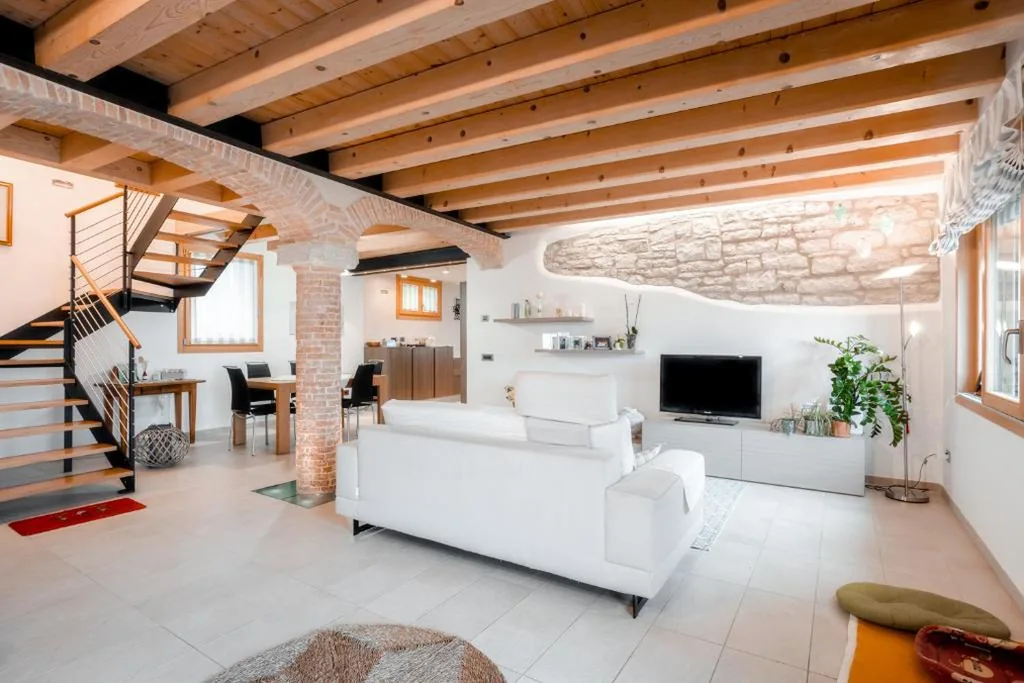 Two-Bedroom House — Una Chicca