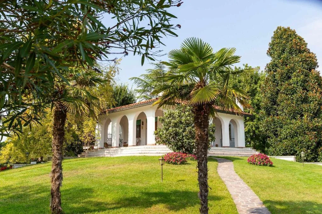 Casa Vacanze — VILLA MAGNOLIA