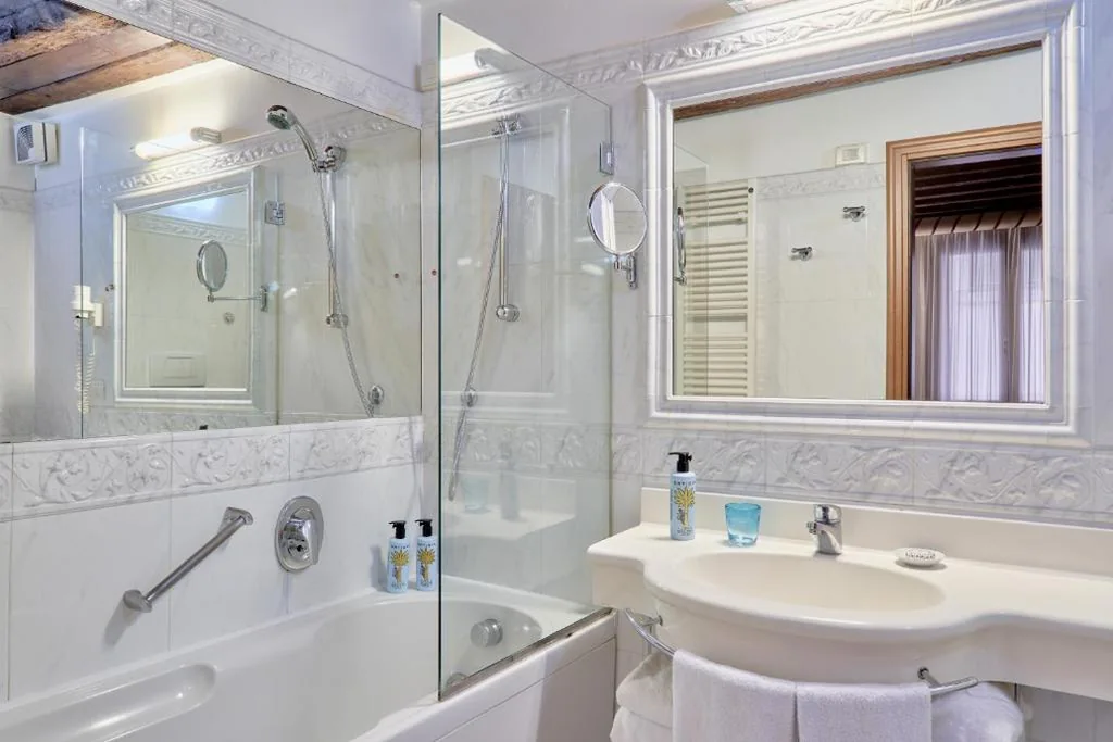 Classic Double Room with Full Breakfast — Locanda Vivaldi
