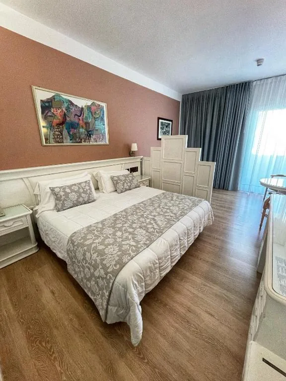 Classic Junior Suite with Balcony Side Sea View — Park Hotel Cellini