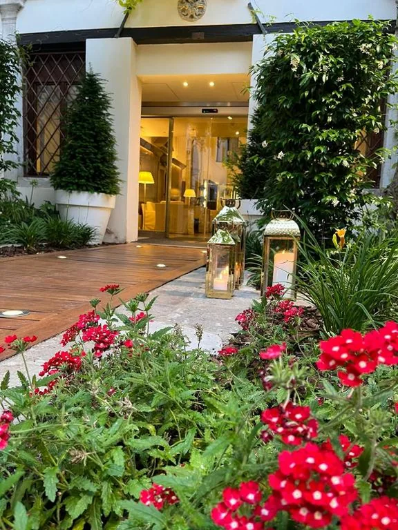 Comfort Deluxe Double Room with Garden View — Hotel Palazzo Giovanelli e Gran Canal