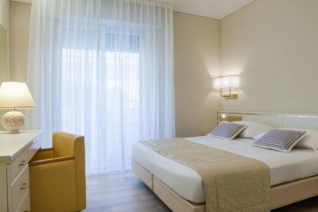 Comfort Double or Twin Room with Balcony and Pool View — Hotel Bristol
