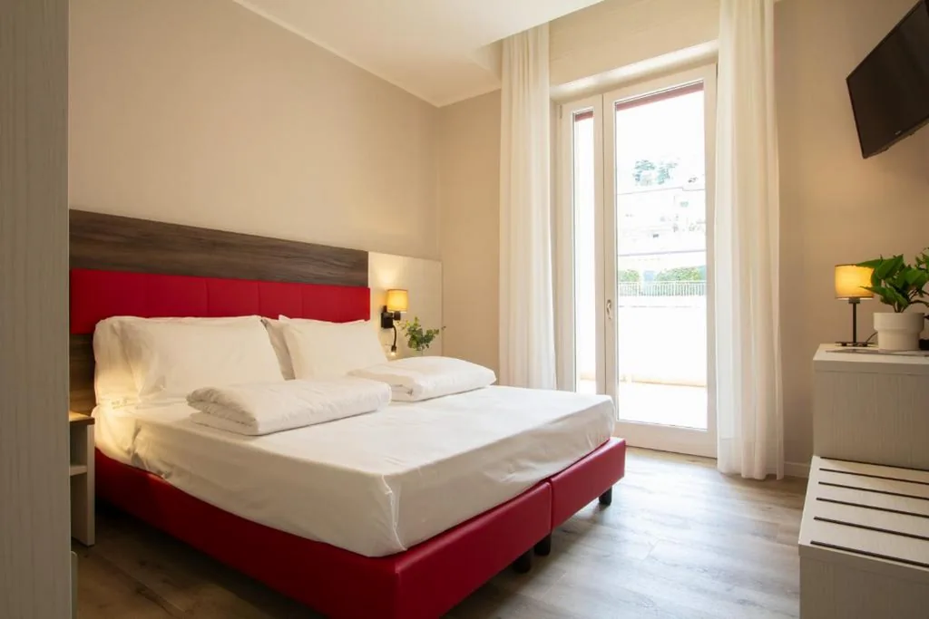 Comfort Double or Twin Room with Balcony First Floor Internal View — Hotel Benacus Torri del Benaco