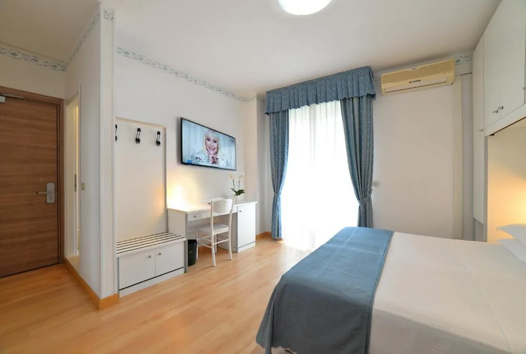 Comfort Room with Lateral Sea View — Hotel Laurin