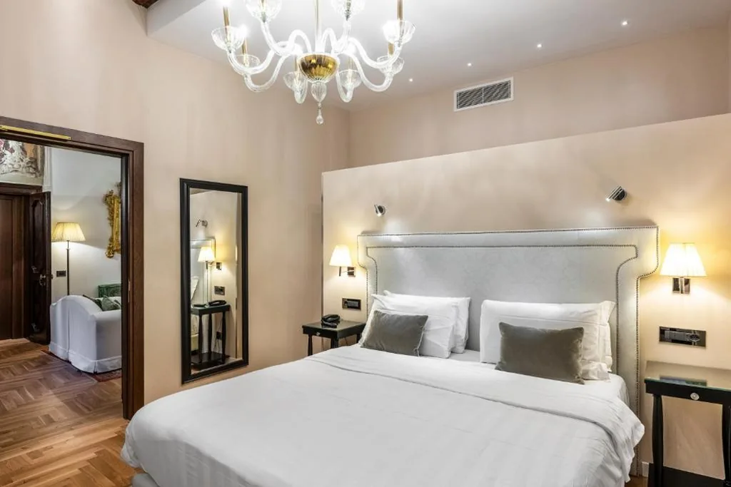Deluxe Double or Twin Room with Canal View - Annex — Hotel Casa Verardo Residenza d’Epoca