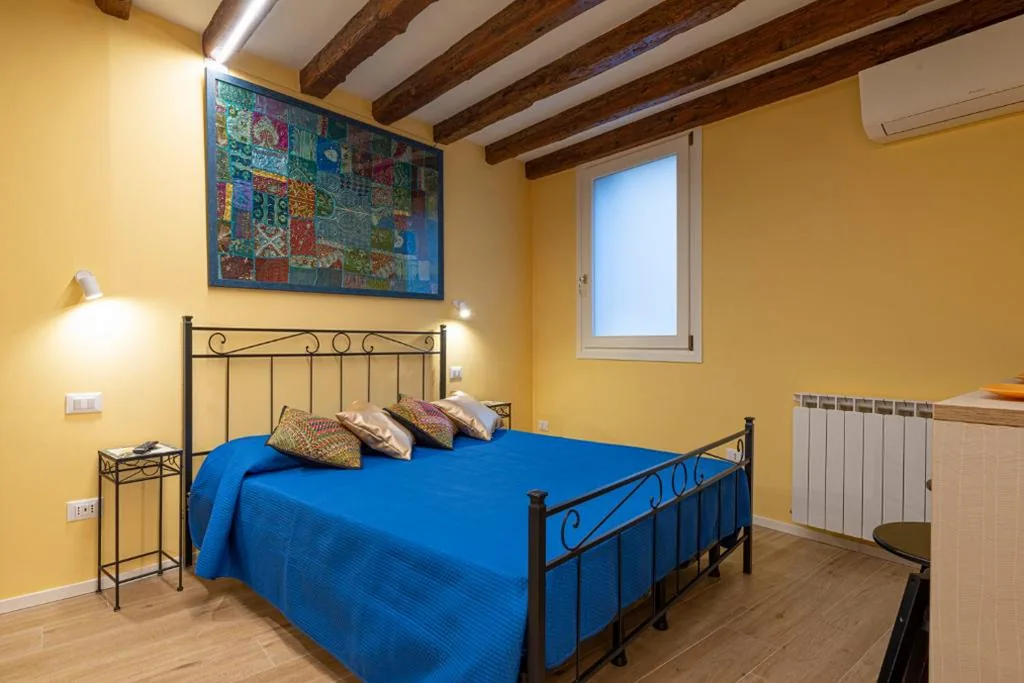 DELUXE DOUBLE ROOM in VENICE CENTRE