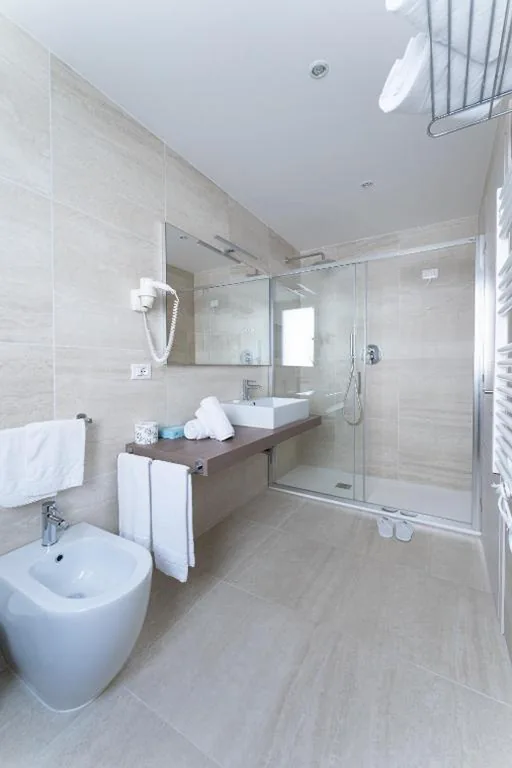 Deluxe Double with Balcony Lateral Sea View — Hotel Excelsior