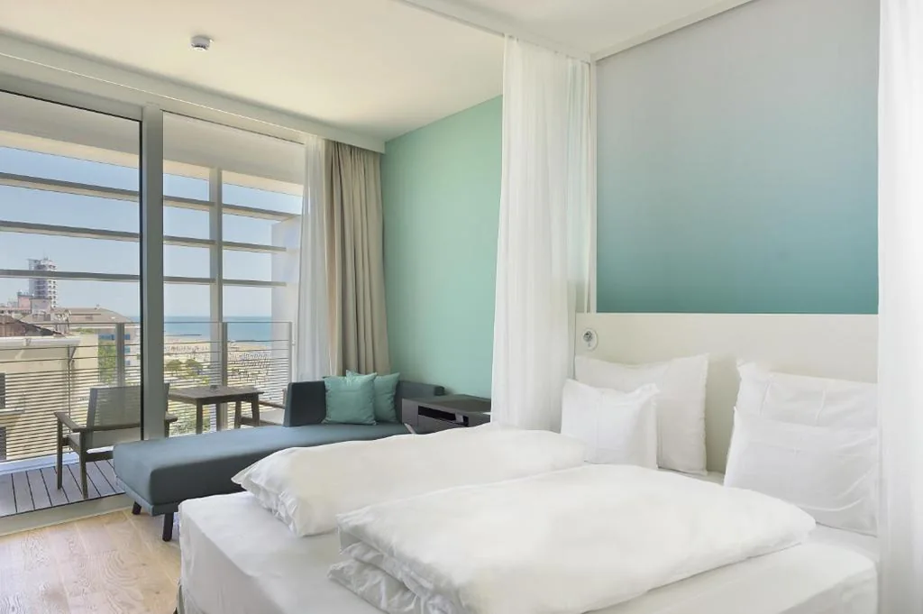 Deluxe Room with Balcony and Lateral Sea View — Falkensteiner Hotel & Spa Jesolo