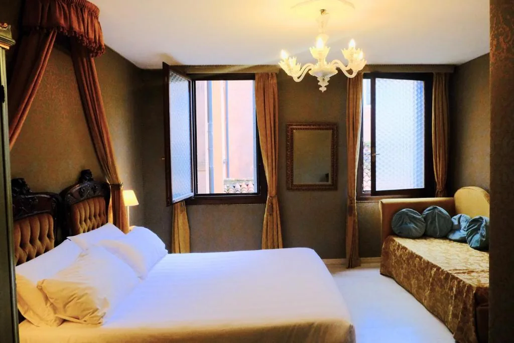 Deluxe Room with View — ll H O T E L S A N G A L L O ll