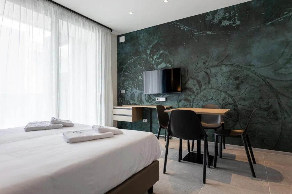 Deluxe Studio with lateral Sea View — Residence Diana Seafront