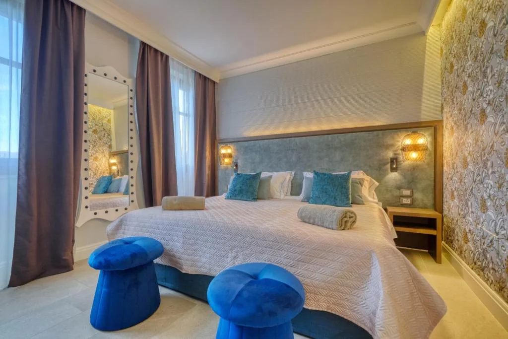 Deluxe Suite with Balcony and Partial Lake View — Palazzo della Scala Hotel – Luxury Suites & Spa