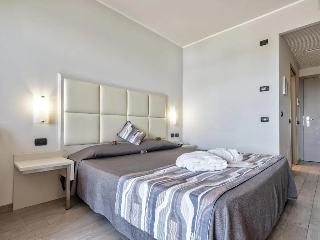Double or Twin Room with Balcony/Terrace — Parc Hotel