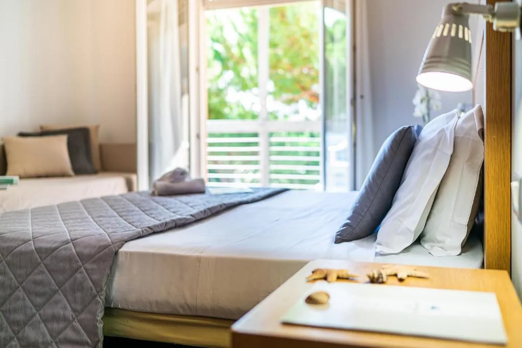Double Room with Extra Bed, Balcony and Pool view — Hotel Martini