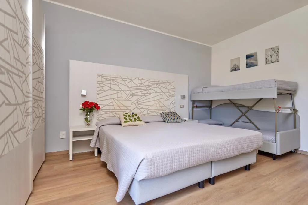 Double Room with Extra Bunk Bed and Balcony — Eco Hotel Ariston
