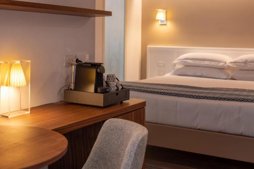 Double Room with Terrace and Partial Lake View — Hotel Villa Leopardi 4S – Adults only