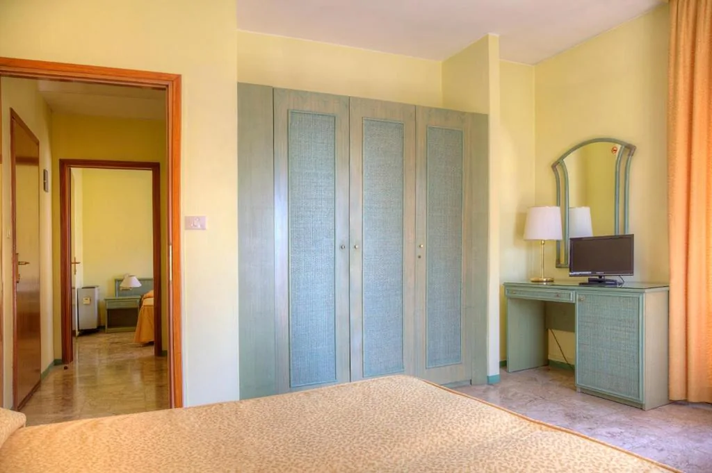 Two Interconnecting Rooms with Balcony — Hotel AMALFI & Restaurant Karaoke Bar