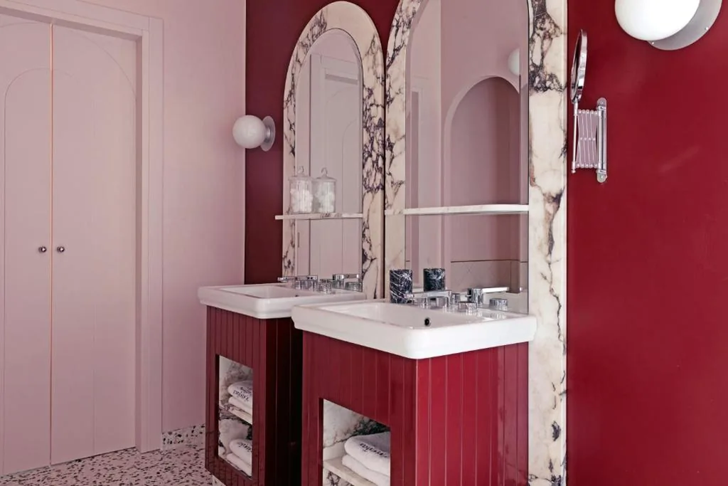 Executive Double Room with Balcony and Canal View — Il Palazzo Experimental