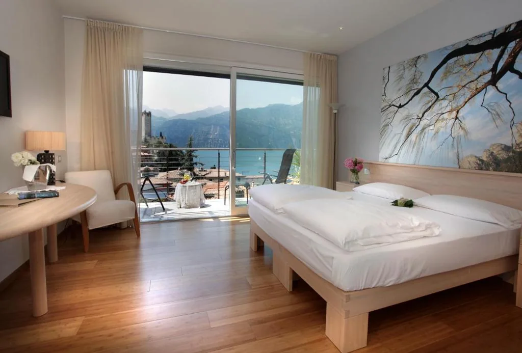 Executive Double with Balcony and Lake View — Eco Hotel Ariston