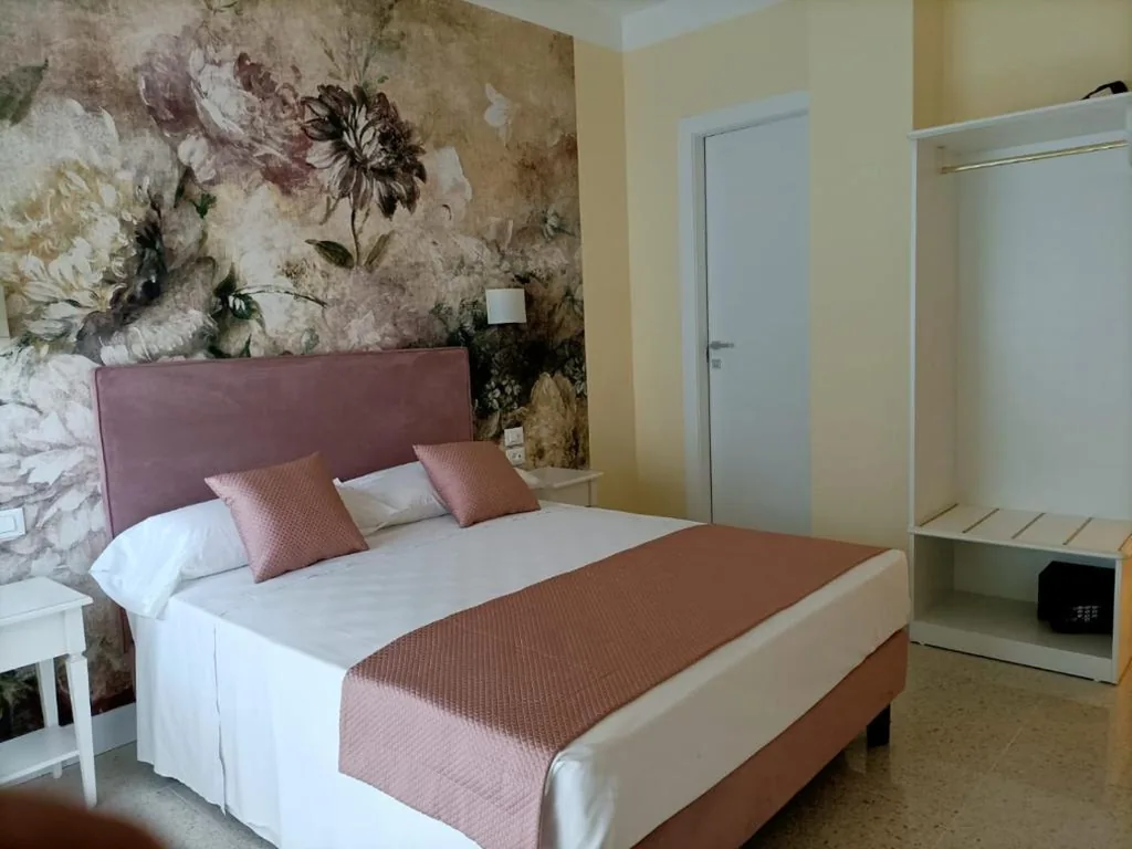 Guest House Train Station Venice – Atika & Atif
